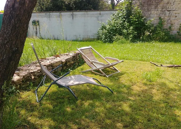 2 Au Calme A La Maison Des Bambous Bed & Breakfast 3*